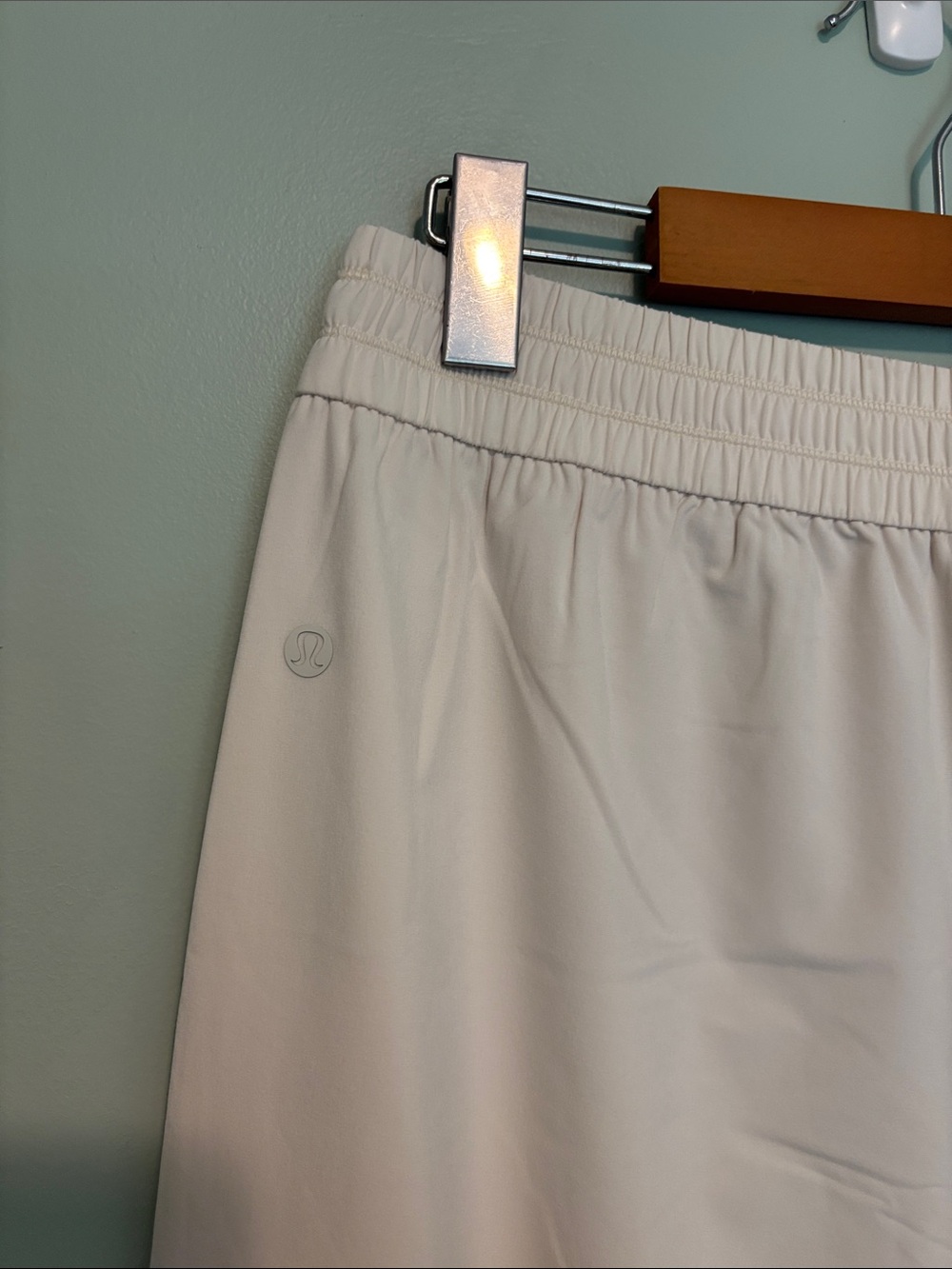 Lululemon Breezily Cropped Pants in Light Ivory (Size M) - Picture 6 of 7
